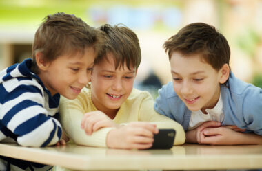 Quais são os desafios dos celulares em sala de aula?