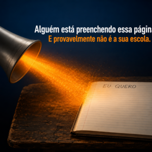 Megafone metálico despejando um facho de luz e partículas laranja sobre a página em branco de um caderno escolar aberto onde está escrito à mão 'EU QUERO'.