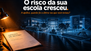 Apolice de seguro iluminada diante de uma escola, com a frase O risco da sua escola cresceu.